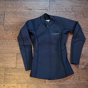 Patagonia wetsuit top size 6